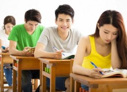 娱乐吃瓜酱大学生上课,揭秘大学生课堂上的“吃瓜”瞬间