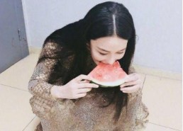 娱乐吃瓜酱穿搭,潮流与趣味并存