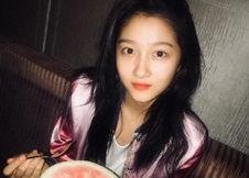 娱乐吃瓜关晓彤,娱乐圈的“吃瓜”女王，揭秘她的星途历程